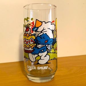 Excellent VINTAGE BAKER SMURF GLASS 1983 collectible